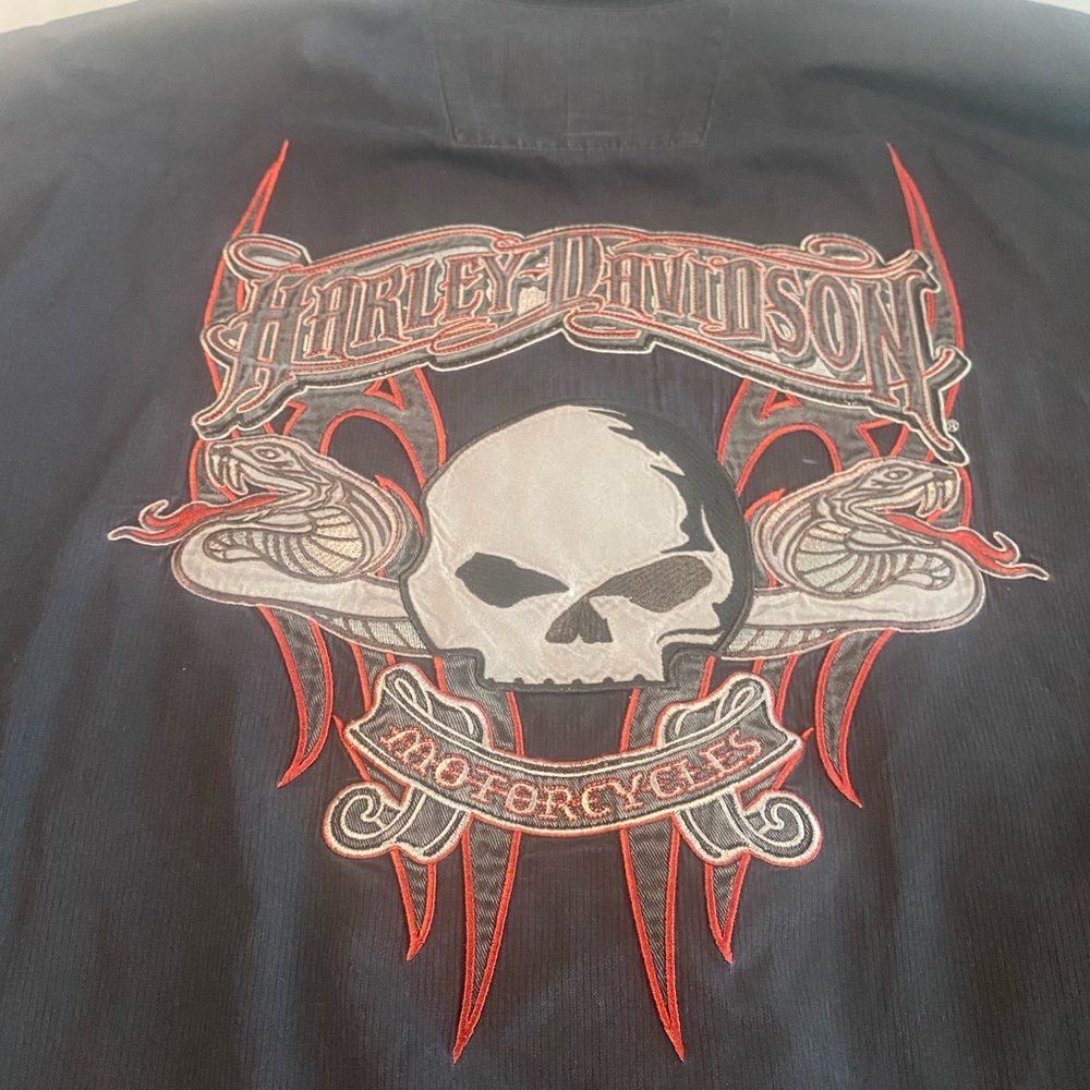 Harley Davidson Motorcycles Longsleeve Button Down Size Medium Huge Logo on Back